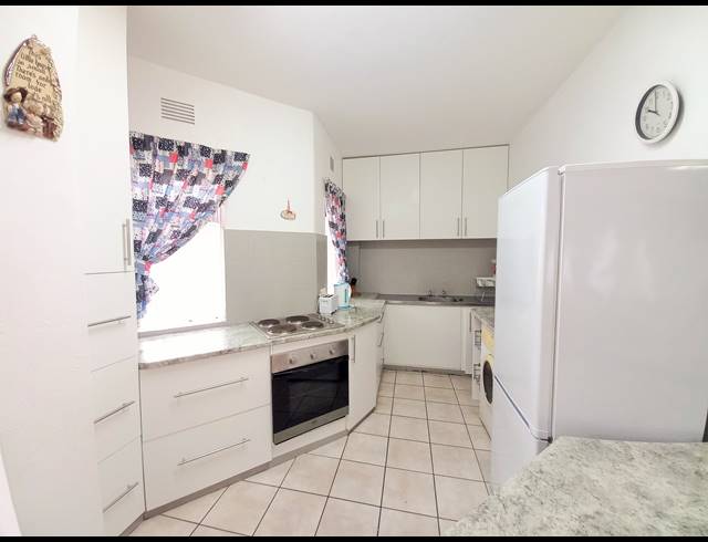 2 BEDROOM APARTMENT FOR SALE IN UVONGO BEACH